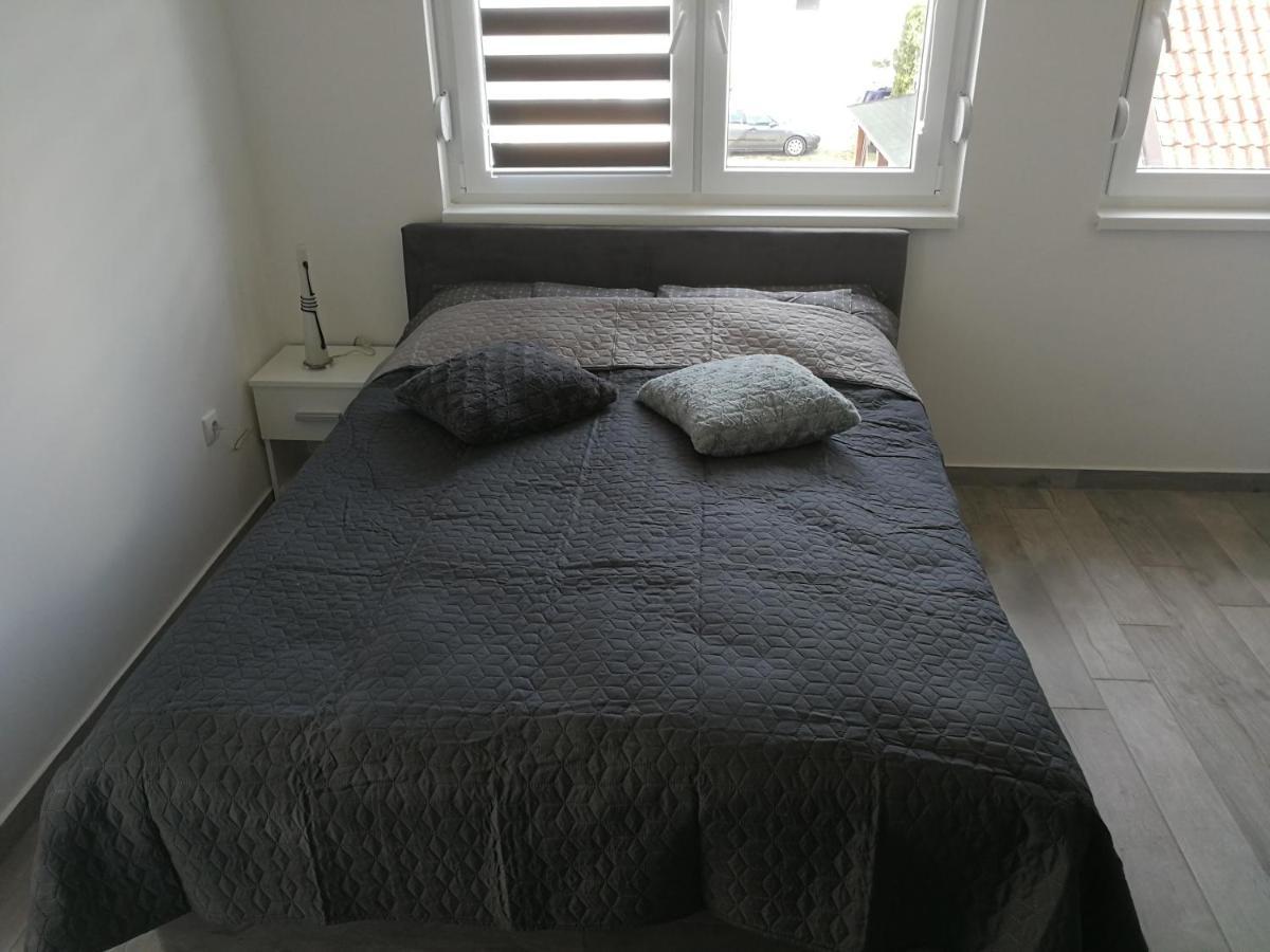 Appartement Danica à Sremska Mitrovica Extérieur photo