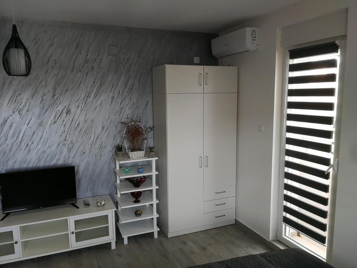 Appartement Danica à Sremska Mitrovica Extérieur photo