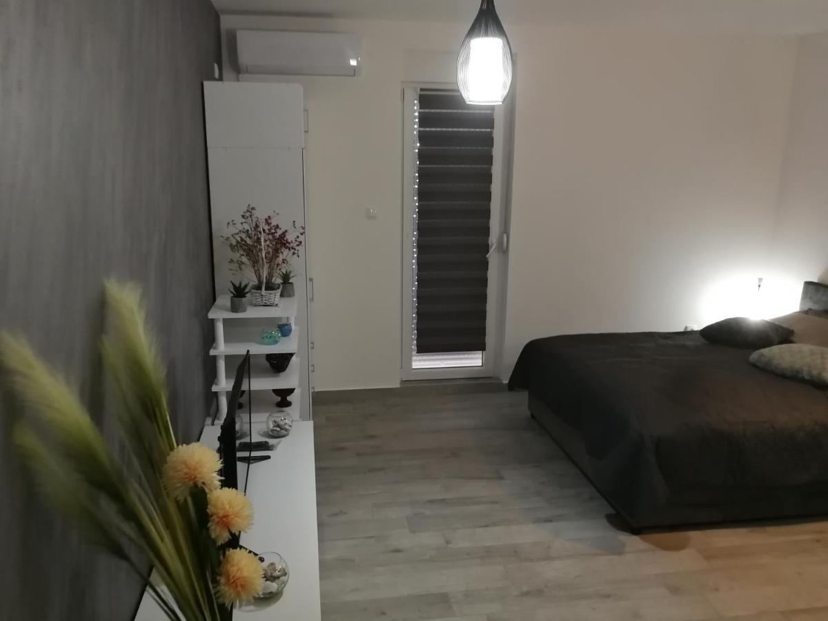 Appartement Danica à Sremska Mitrovica Extérieur photo