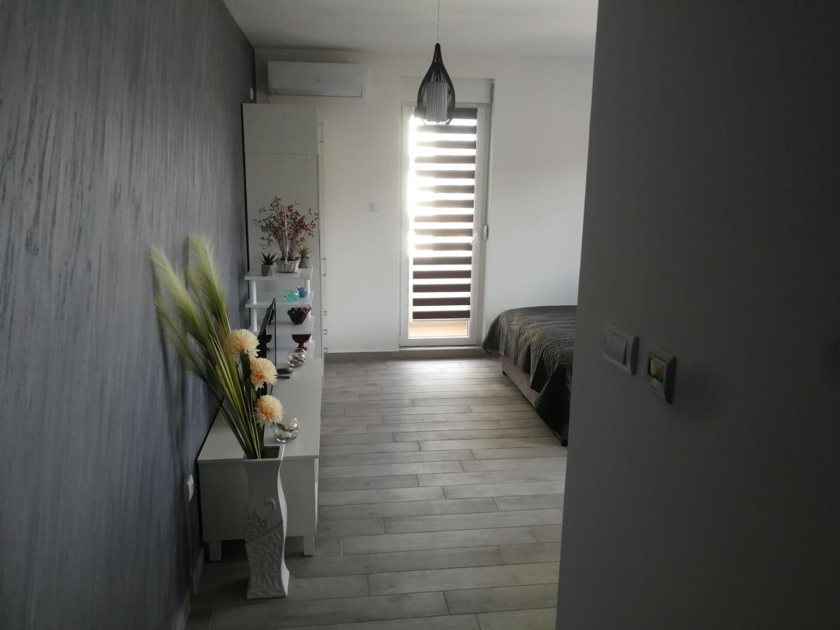 Appartement Danica à Sremska Mitrovica Extérieur photo